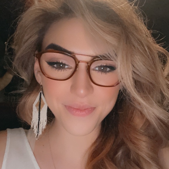 Meet your Posher, Halston! - Picture 5 of 5